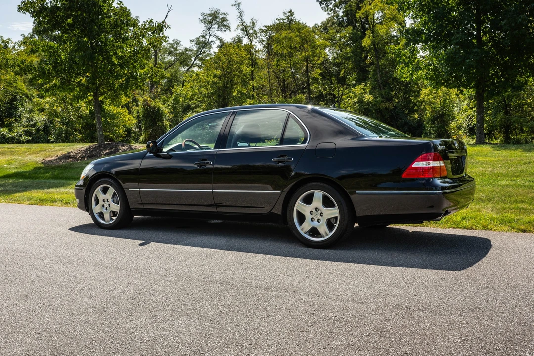 2005 Lexus LS 3rd Gen - Image 21 of 31