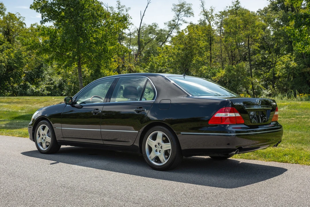 2005 Lexus LS 3rd Gen - Image 22 of 31