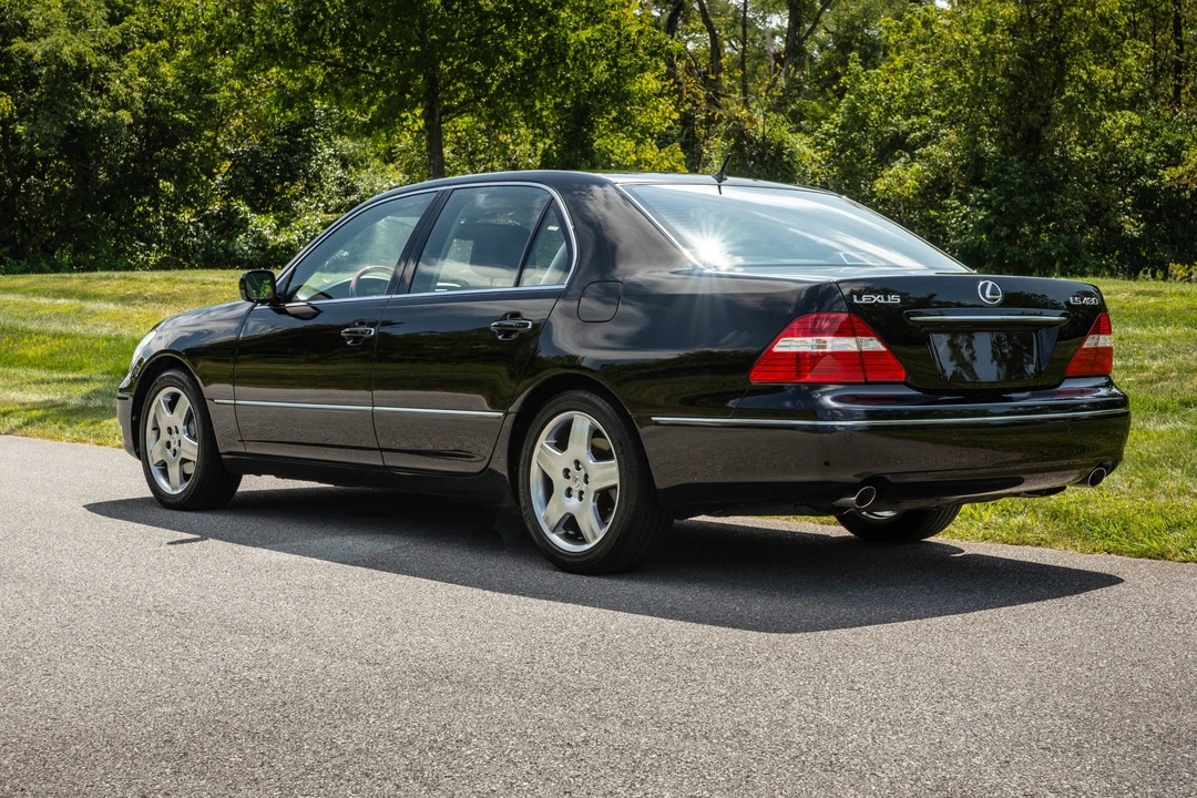 2005 Lexus LS 3rd Gen - Image 23 of 31
