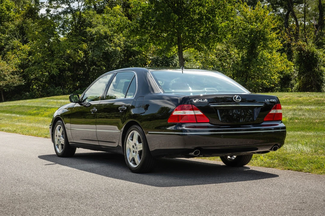 2005 Lexus LS 3rd Gen - Image 24 of 31