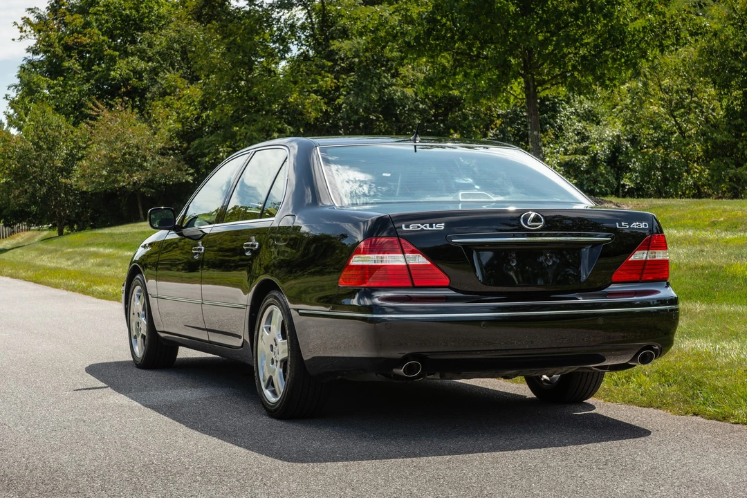 2005 Lexus LS 3rd Gen - Image 26 of 31