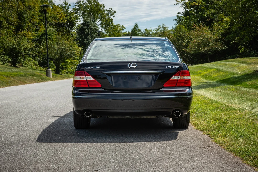 2005 Lexus LS 3rd Gen - Image 27 of 31