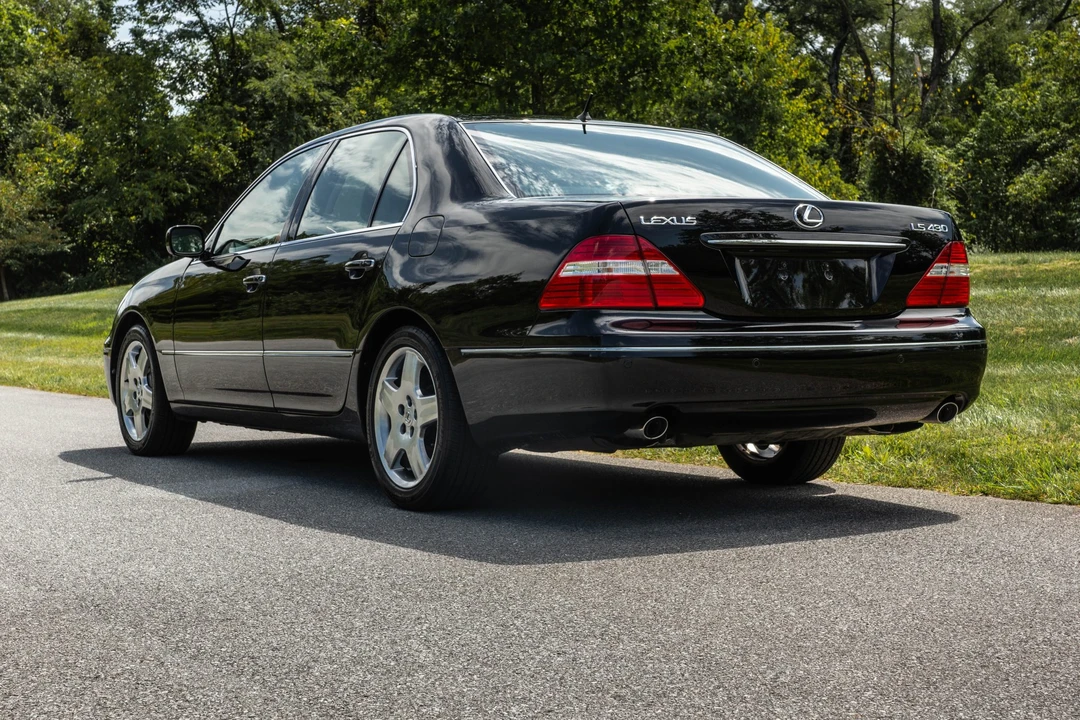 2005 Lexus LS 3rd Gen - Image 25 of 31