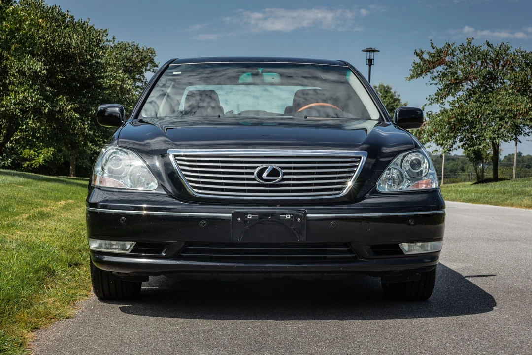 2005 Lexus LS 3rd Gen - Image 7 of 31