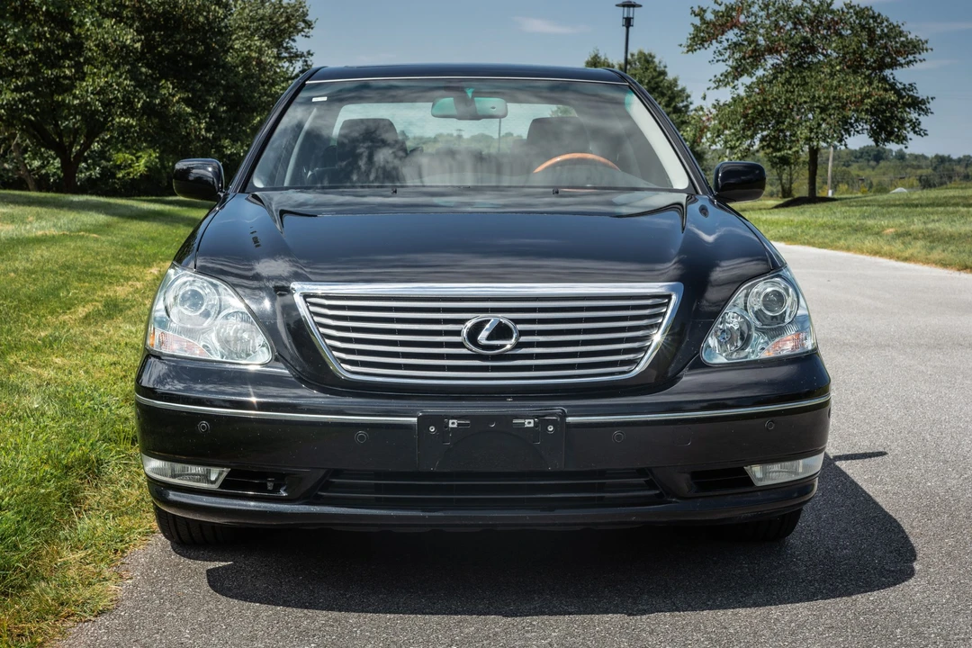 2005 Lexus LS 3rd Gen - Image 8 of 31