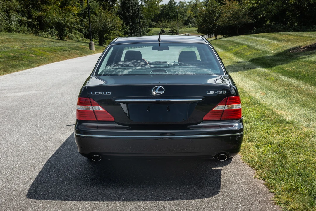 2005 Lexus LS 3rd Gen - Image 29 of 31