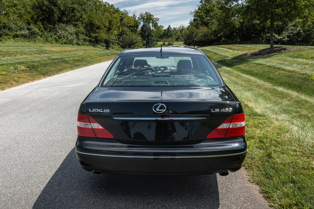 2005 Lexus LS 3rd Gen - Image 28 of 31