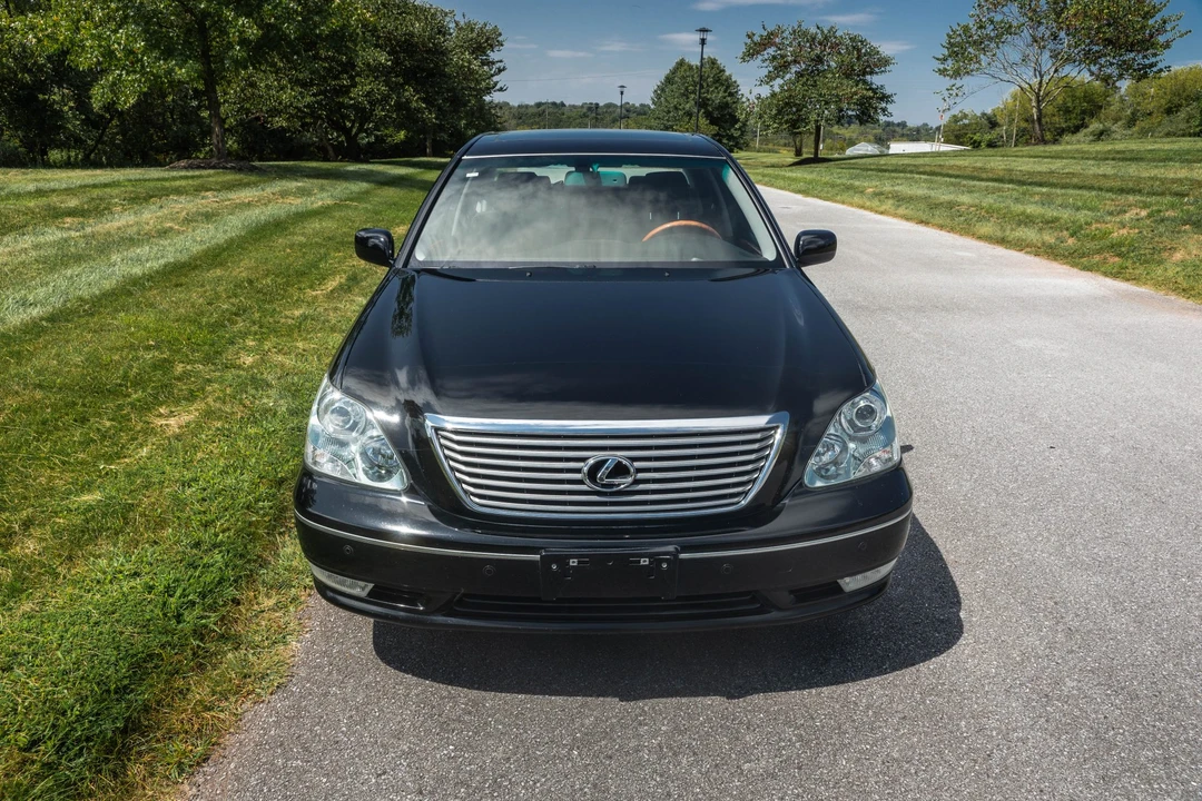 2005 Lexus LS 3rd Gen - Image 9 of 31