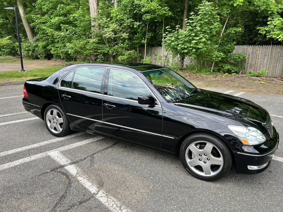 2005 Lexus LS 3rd Gen - Image 16 of 31