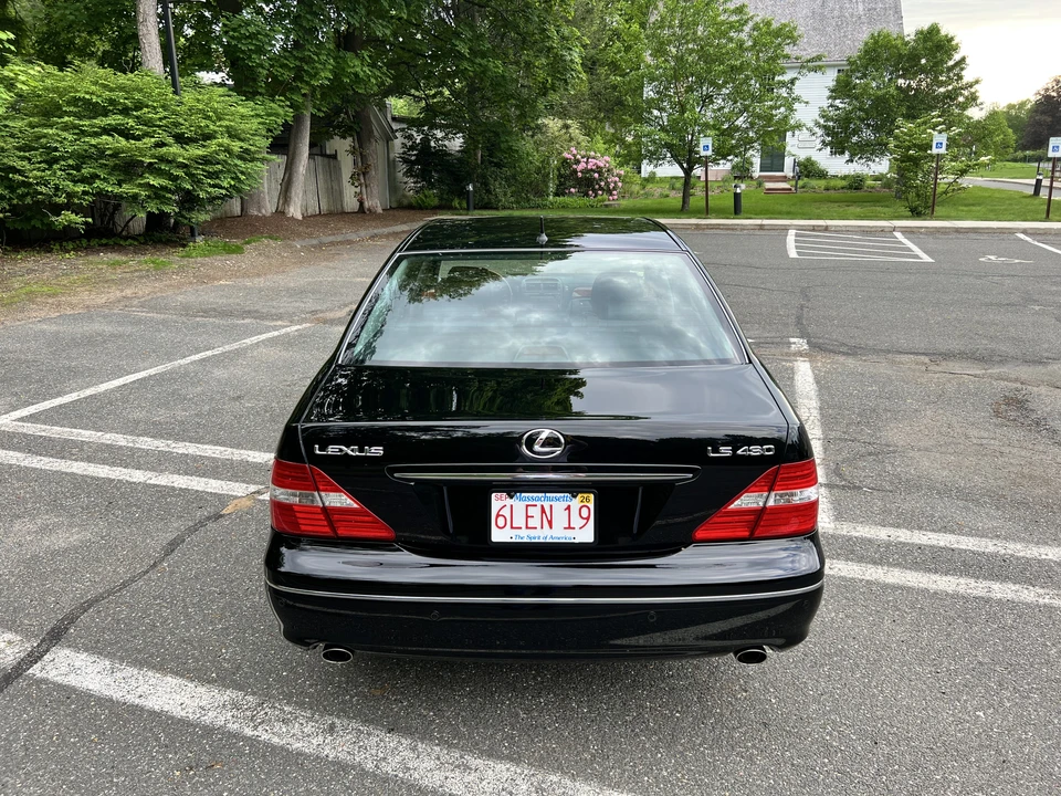 2005 Lexus LS 3rd Gen - Image 13 of 31