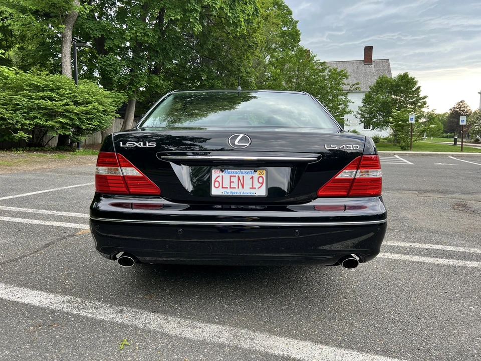 2005 Lexus LS 3rd Gen - Image 12 of 31
