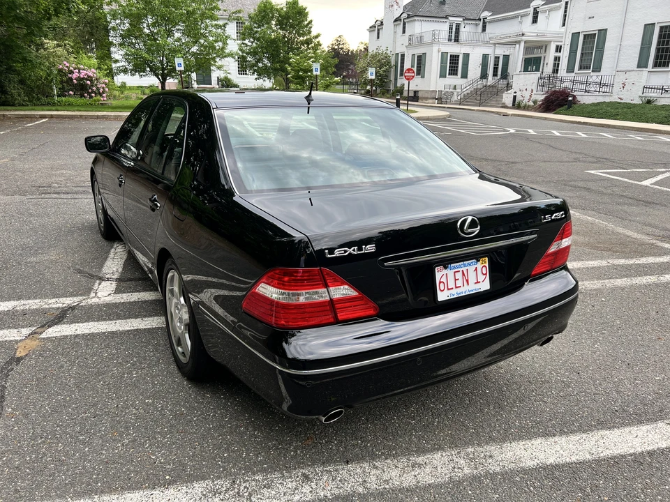2005 Lexus LS 3rd Gen - Image 11 of 31
