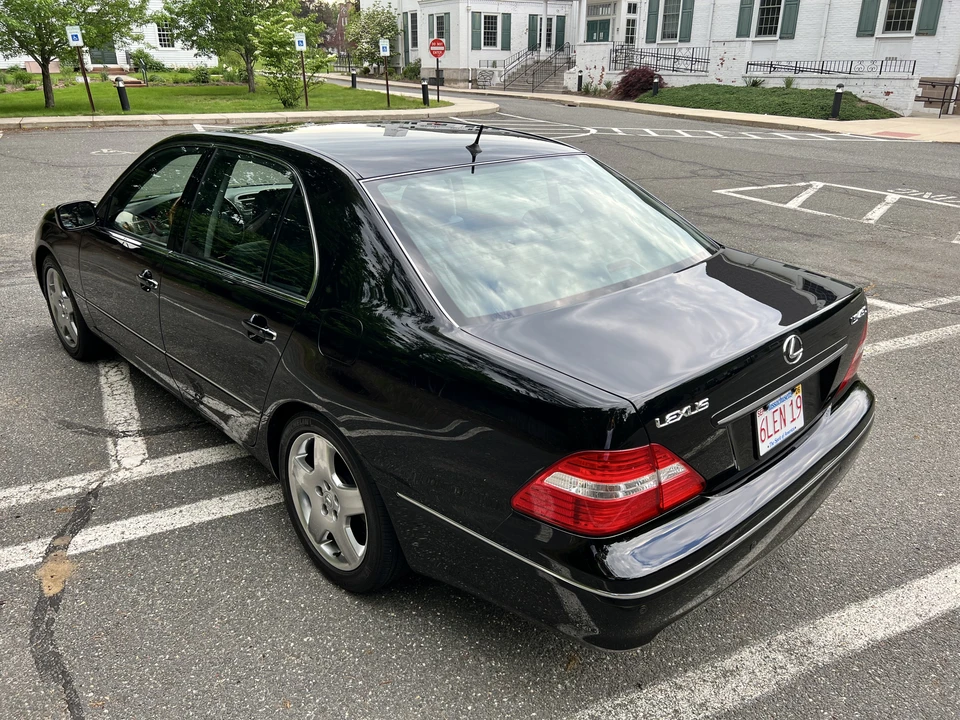 2005 Lexus LS 3rd Gen - Image 10 of 31