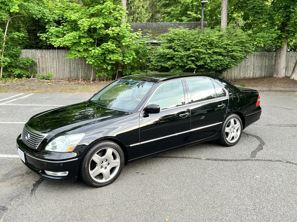 2005 Lexus LS 3rd Gen - Image 5 of 31