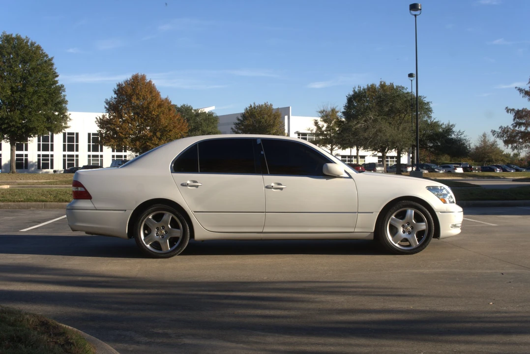 2005 Lexus LS 2nd Gen - Image 10 of 31
