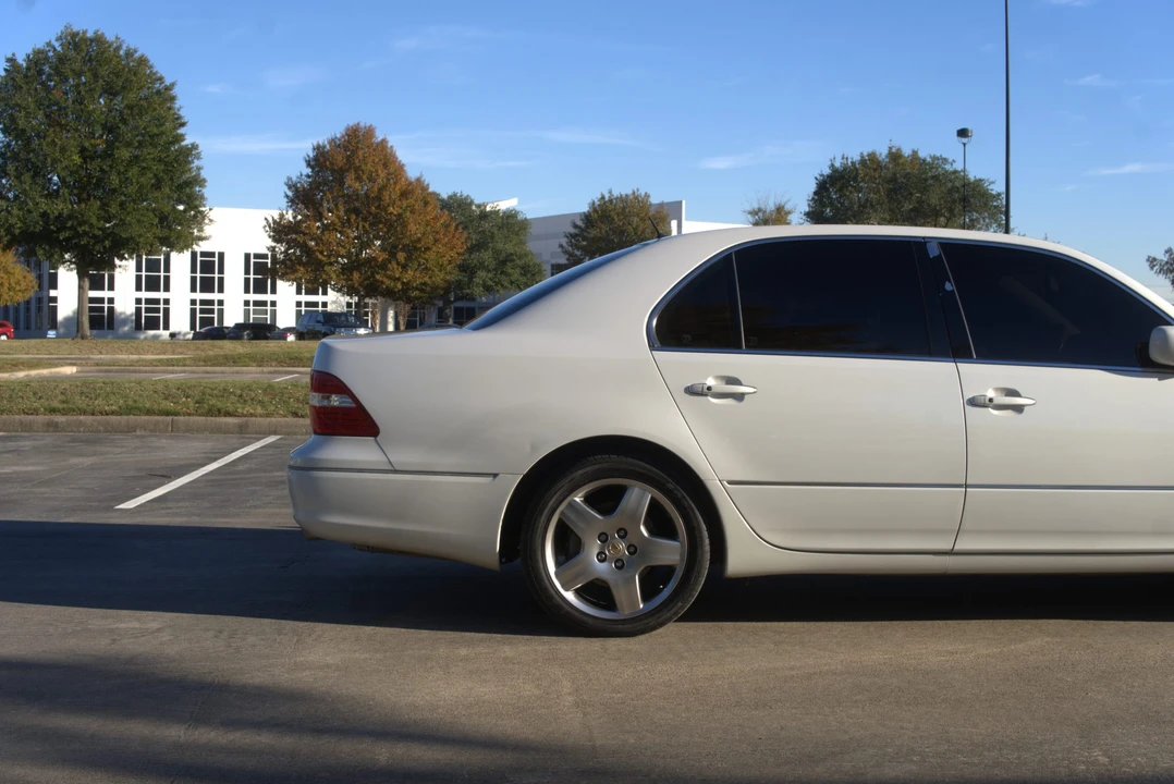 2005 Lexus LS 2nd Gen - Image 17 of 31