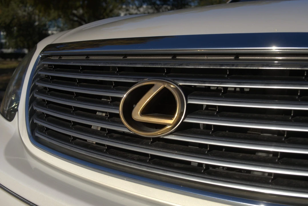 2005 Lexus LS 2nd Gen - Image 20 of 31