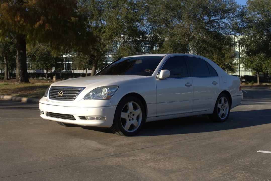 2005 Lexus LS 2nd Gen - Image 3 of 31