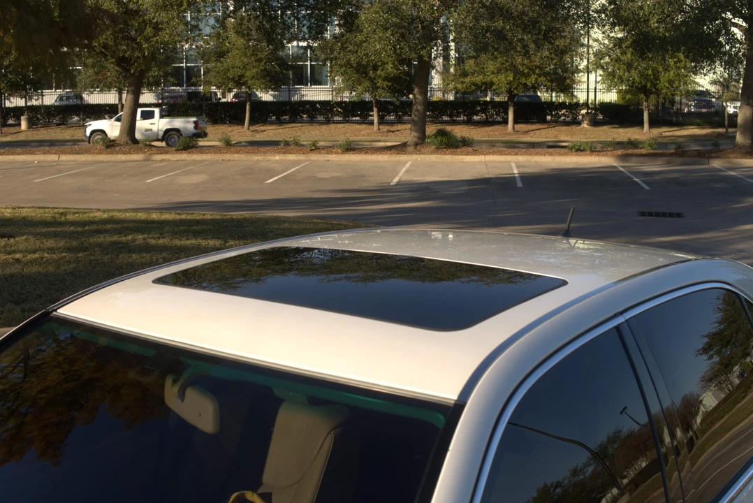 2005 Lexus LS 2nd Gen - Image 25 of 31
