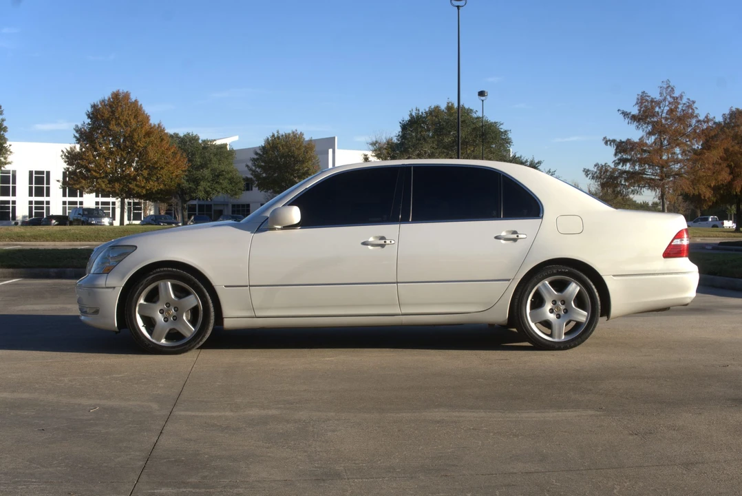 2005 Lexus LS 2nd Gen - Image 5 of 31