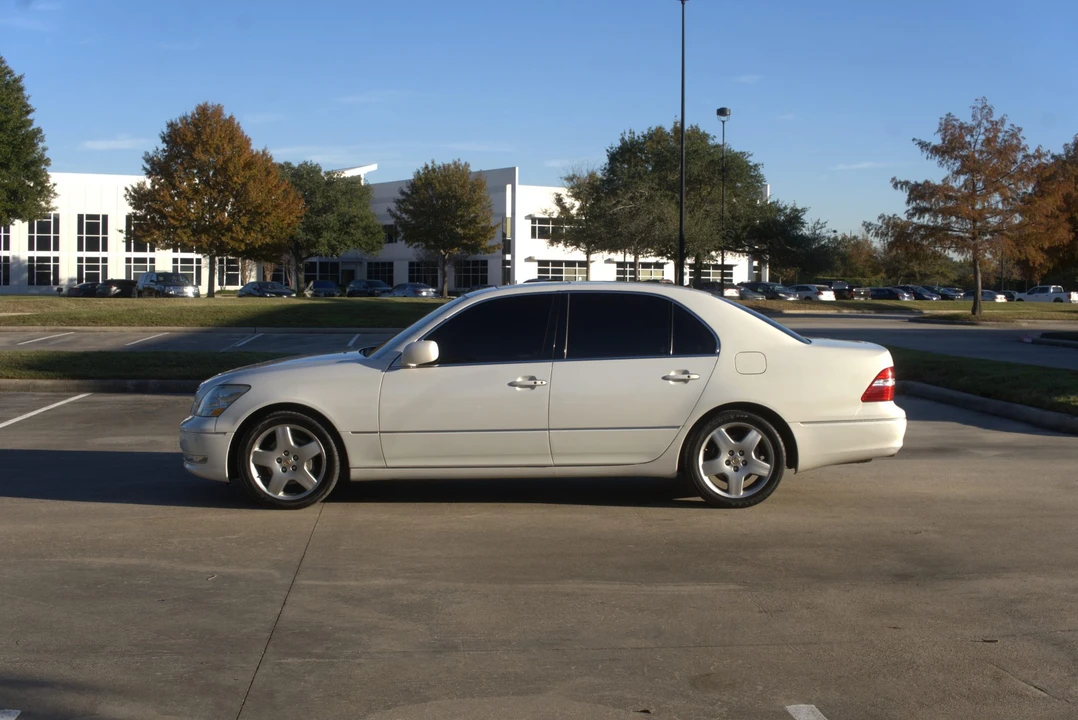 2005 Lexus LS 2nd Gen - Image 4 of 31