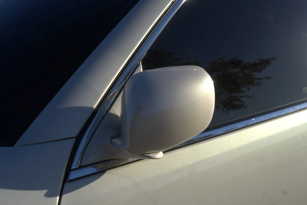 2005 Lexus LS 2nd Gen - Image 24 of 31