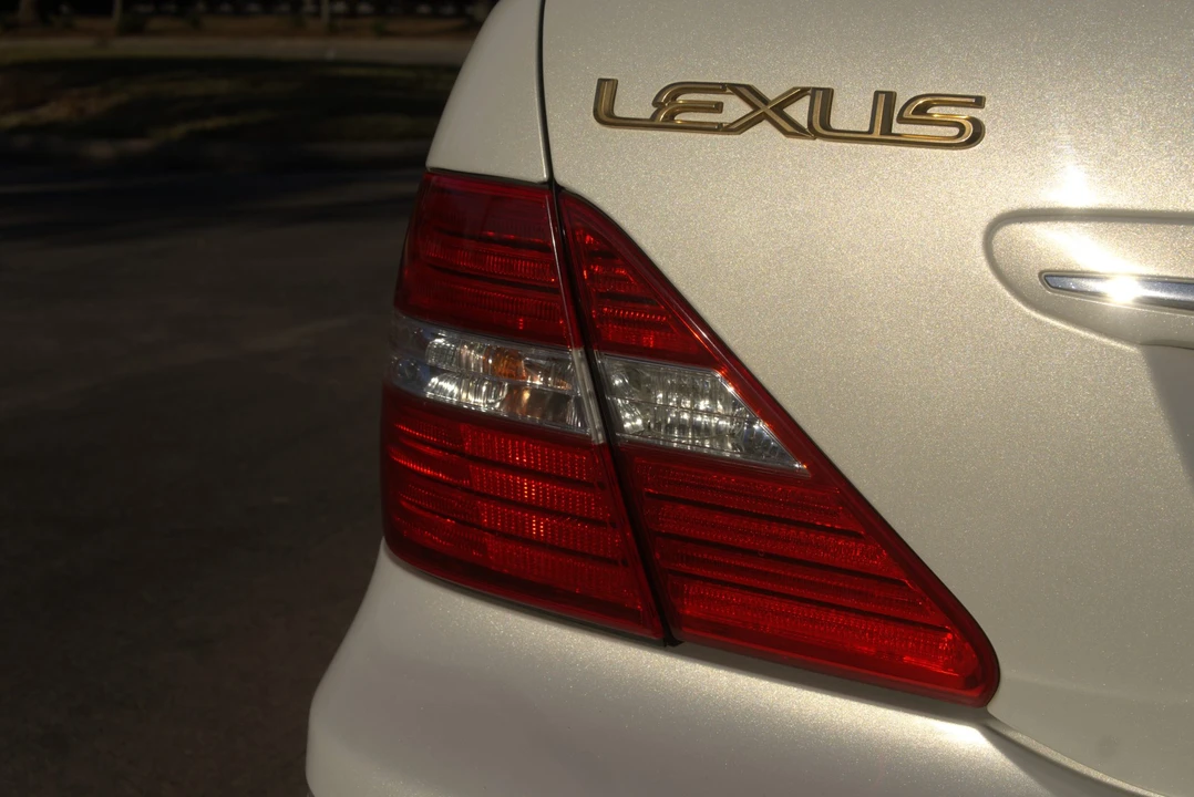 2005 Lexus LS 2nd Gen - Image 31 of 31