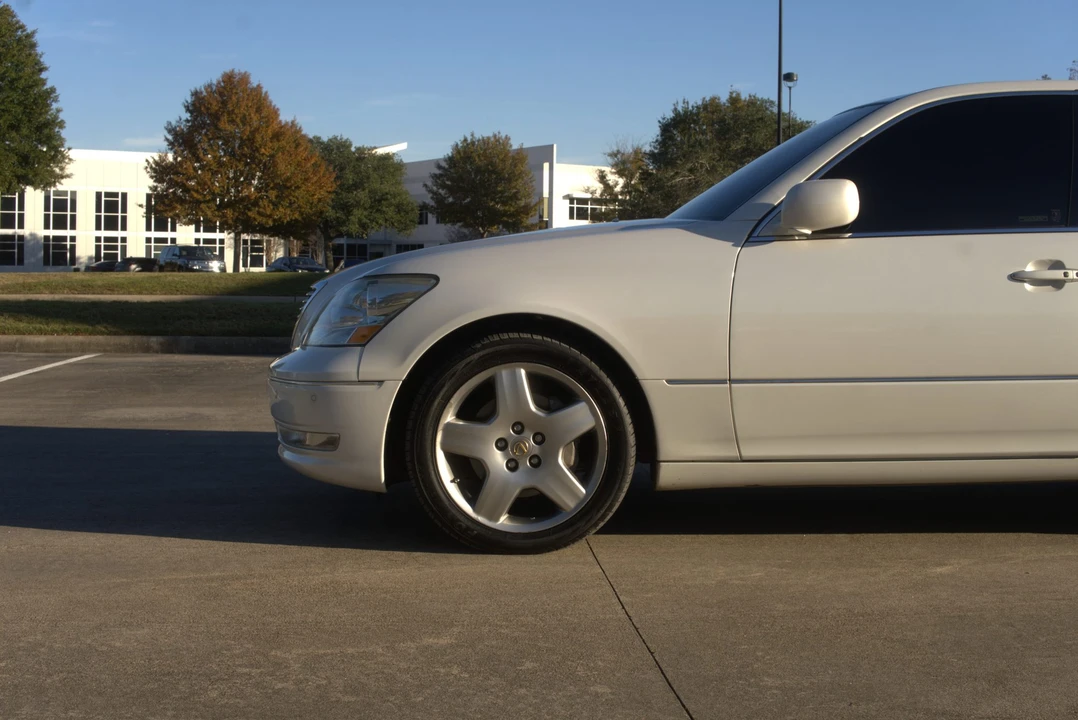 2005 Lexus LS 2nd Gen - Image 14 of 31