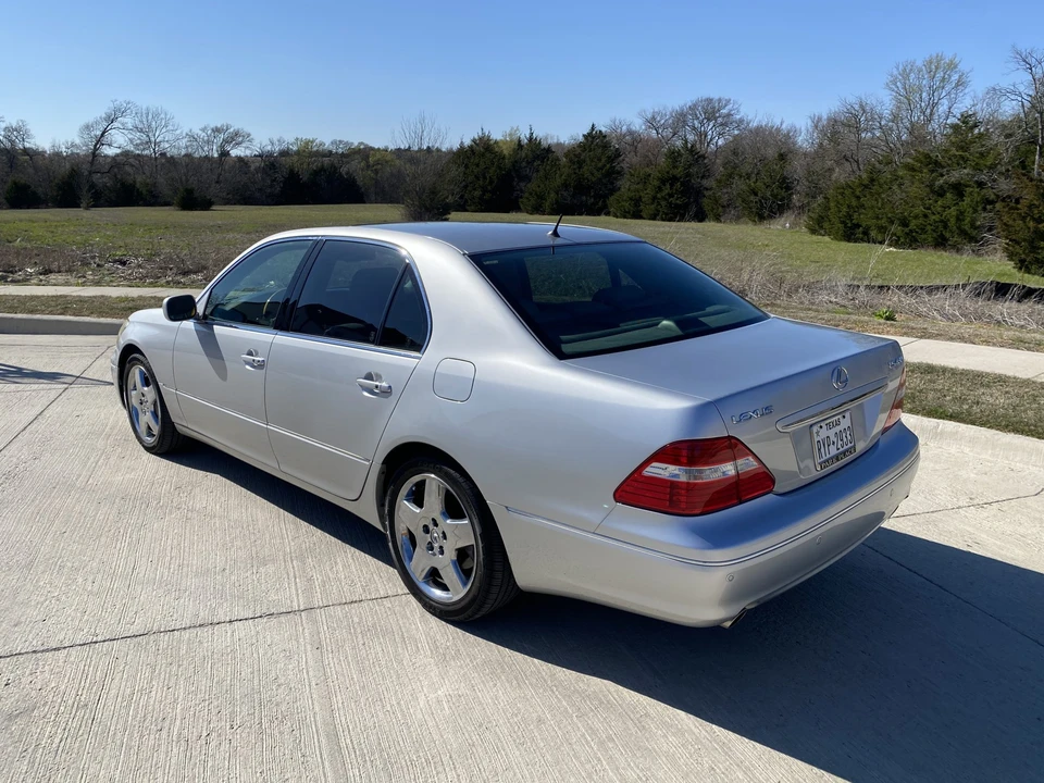 2005 Lexus LS 3rd Gen - Image 5 of 31