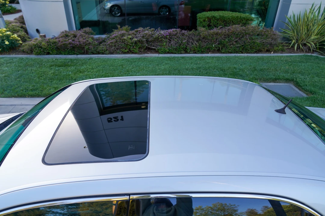 2005 Lexus LS 3rd Gen - Image 20 of 31