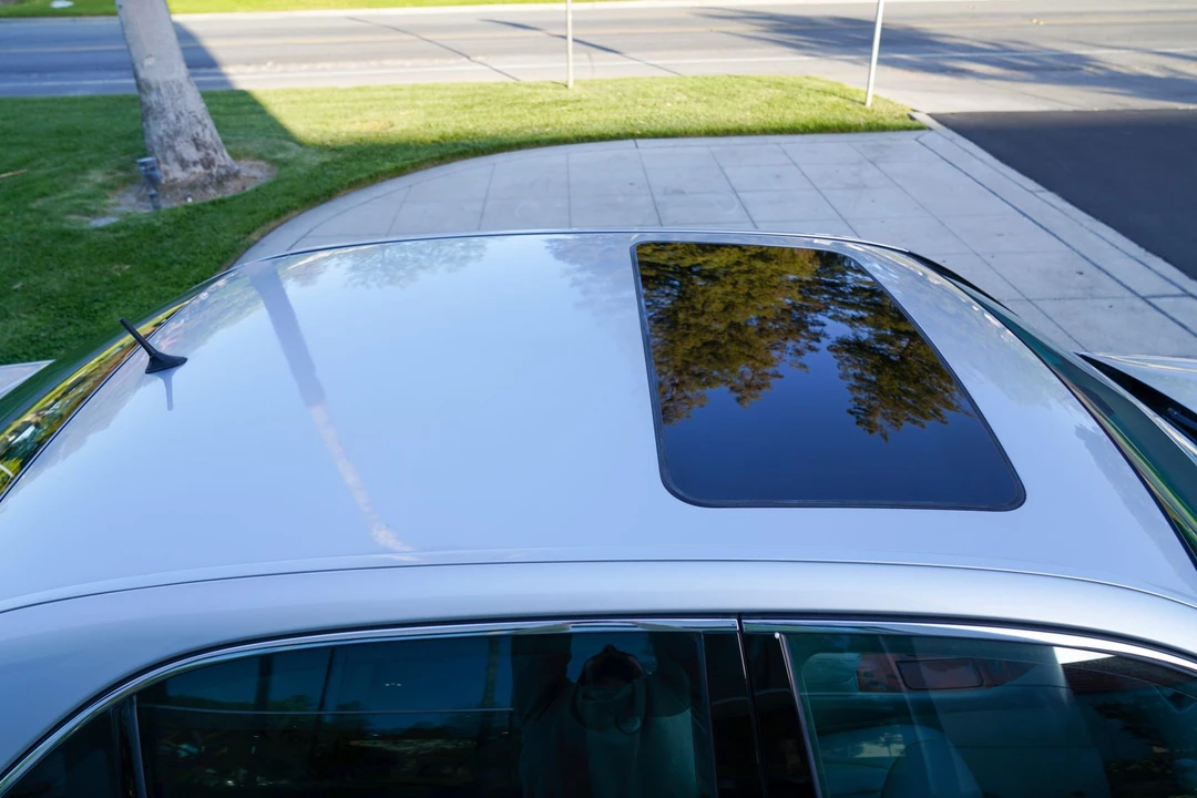 2005 Lexus LS 3rd Gen - Image 17 of 31