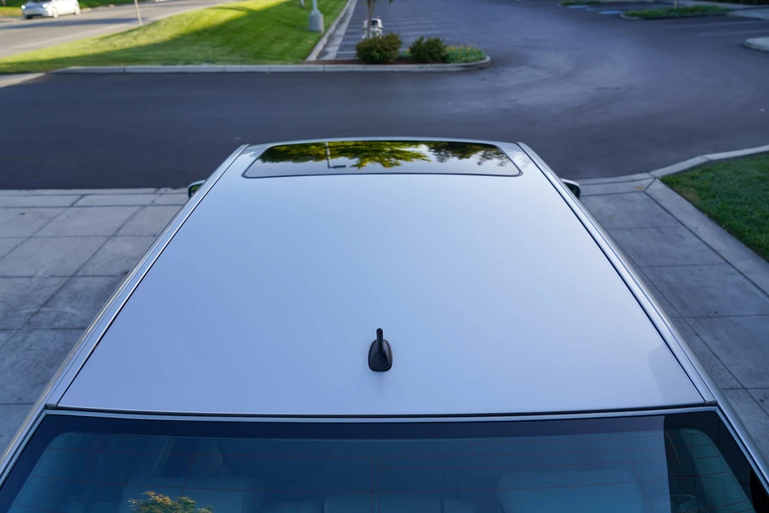 2005 Lexus LS 3rd Gen - Image 19 of 31
