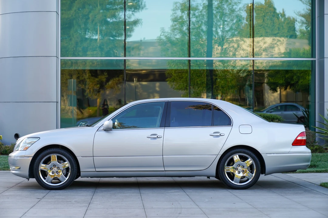 2005 Lexus LS 3rd Gen - Image 14 of 31
