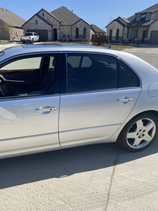 2005 Lexus LS 3rd Gen - Image 11 of 31