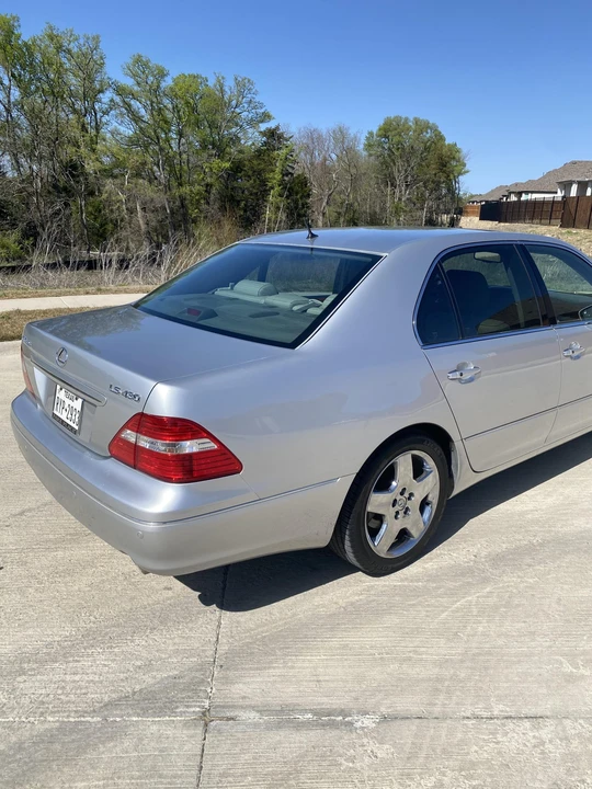 2005 Lexus LS 3rd Gen - Image 13 of 31