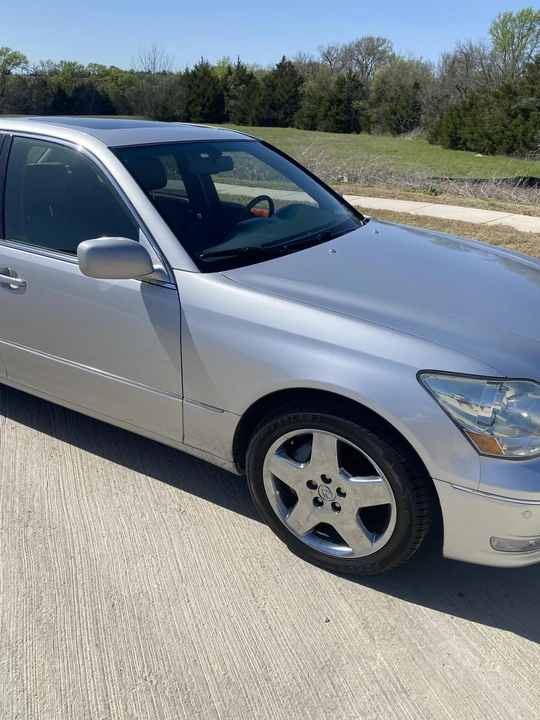 2005 Lexus LS 3rd Gen - Image 19 of 31