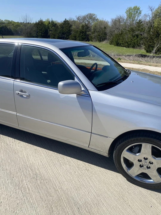 2005 Lexus LS 3rd Gen - Image 18 of 31