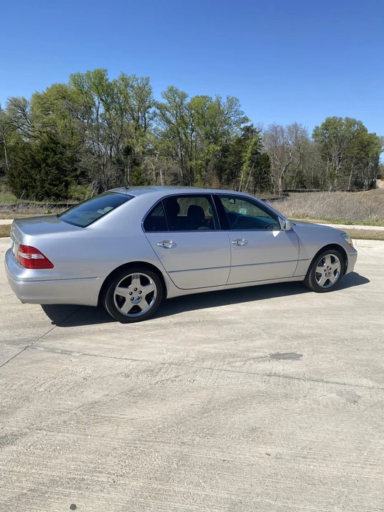 2005 Lexus LS 3rd Gen - Image 6 of 31