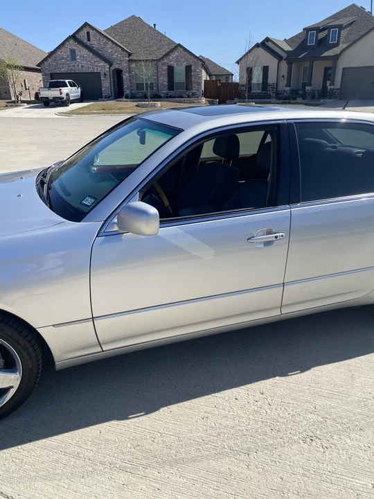 2005 Lexus LS 3rd Gen - Image 10 of 31