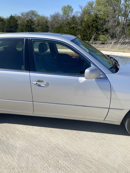 2005 Lexus LS 3rd Gen - Image 17 of 31