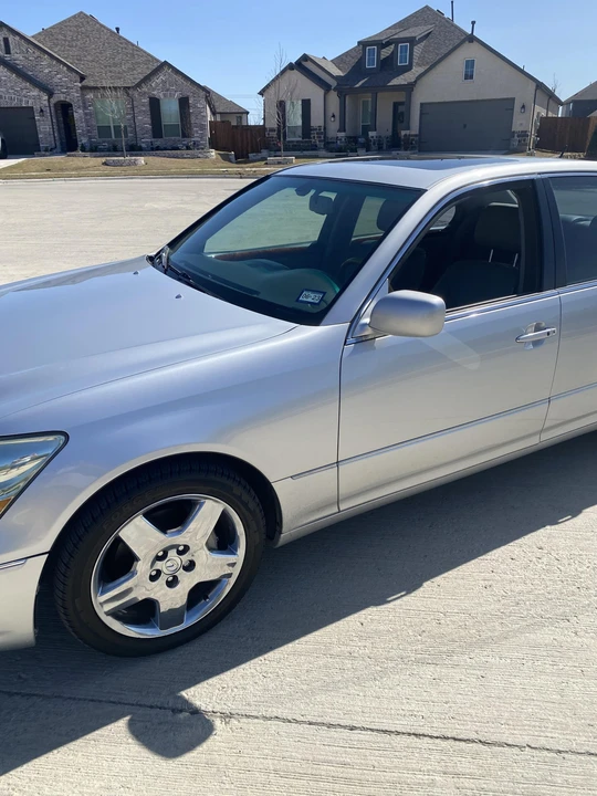 2005 Lexus LS 3rd Gen - Image 9 of 31