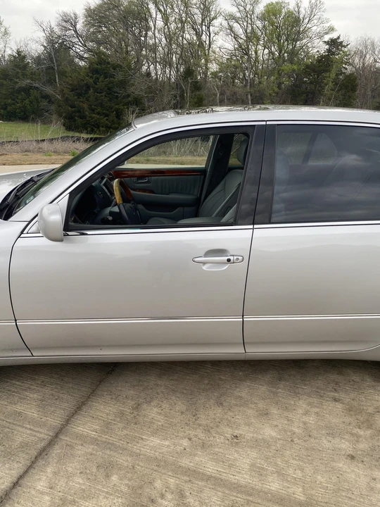 2005 Lexus LS 3rd Gen - Image 27 of 31