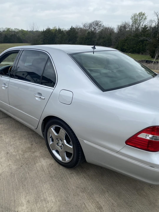 2005 Lexus LS 3rd Gen - Image 29 of 31