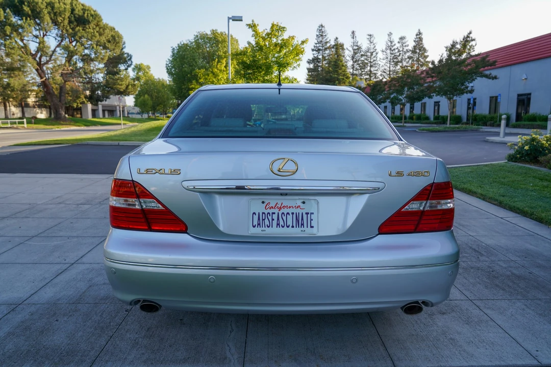 2005 Lexus LS 3rd Gen - Image 10 of 31