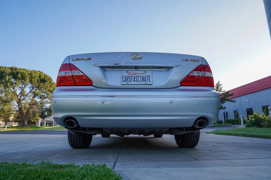 2005 Lexus LS 3rd Gen - Image 12 of 31