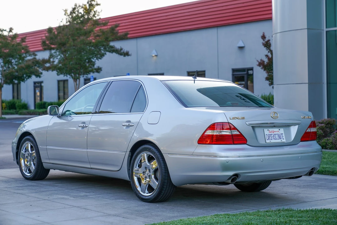 2005 Lexus LS 3rd Gen - Image 13 of 31
