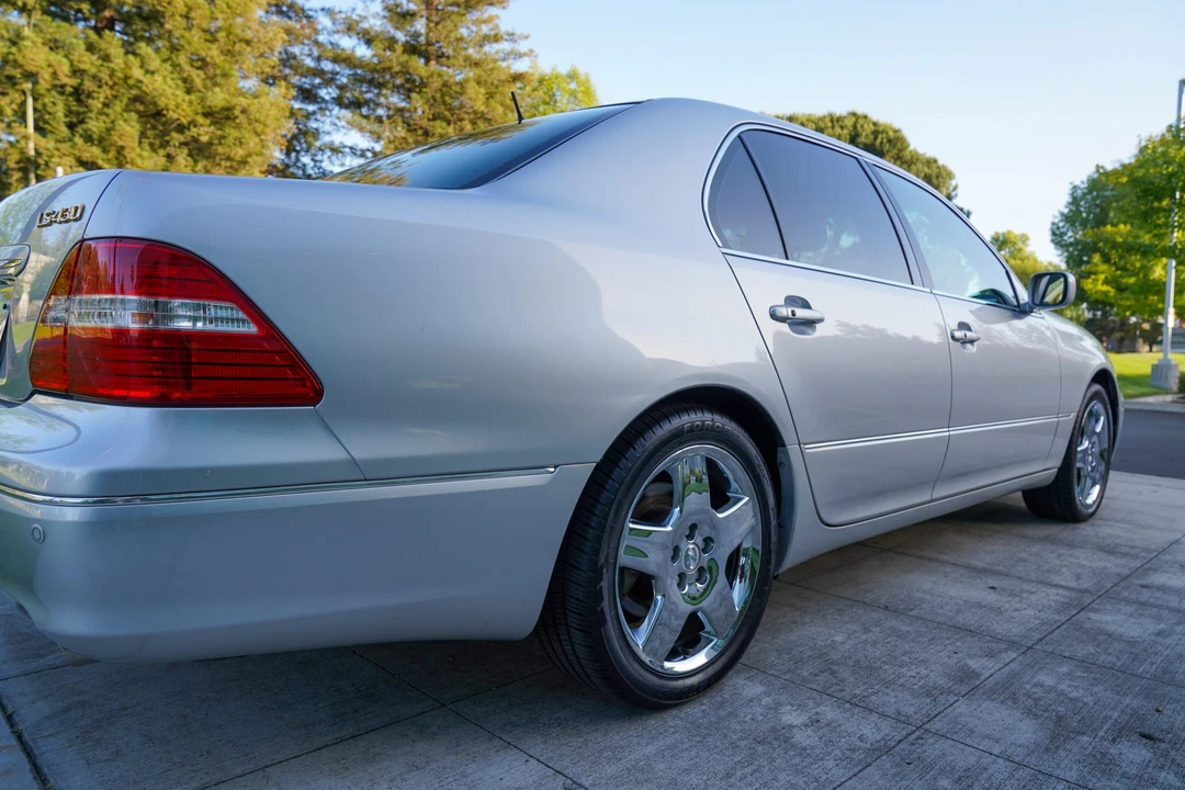 2005 Lexus LS 3rd Gen - Image 9 of 31
