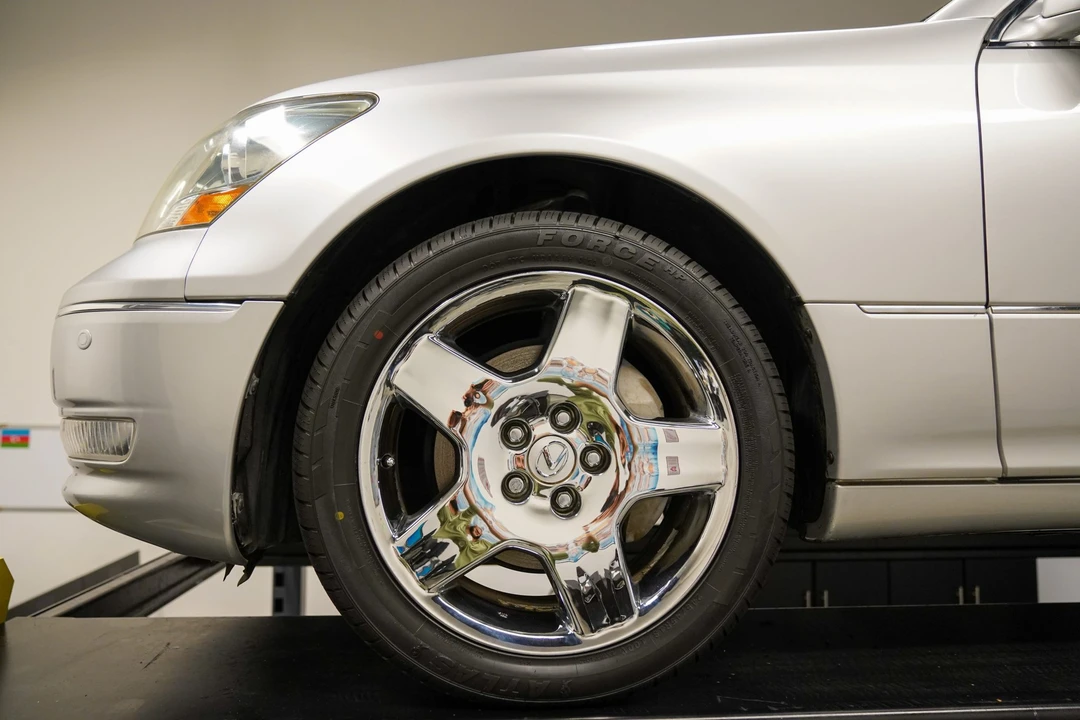 2005 Lexus LS 3rd Gen - Image 26 of 31