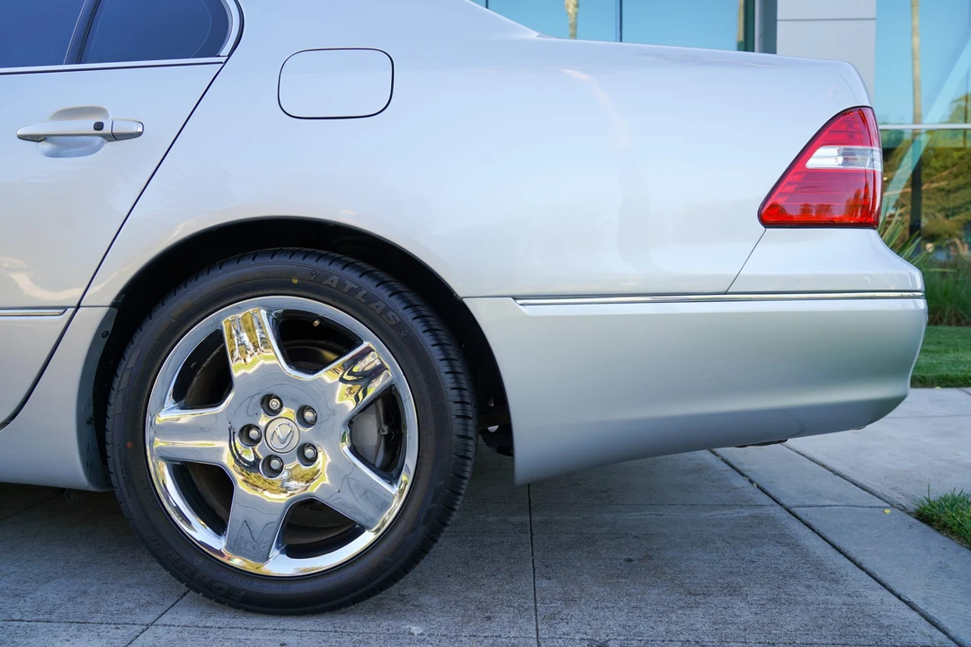 2005 Lexus LS 3rd Gen - Image 29 of 31