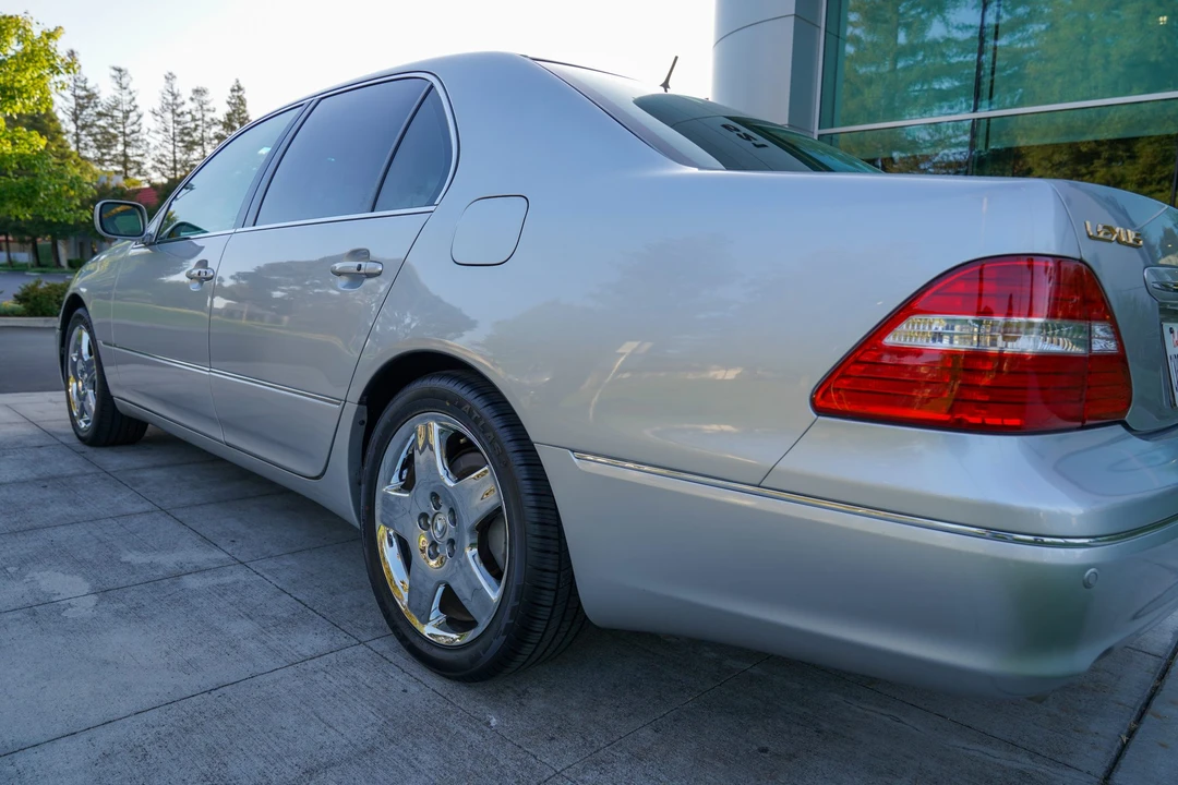 2005 Lexus LS 3rd Gen - Image 27 of 31